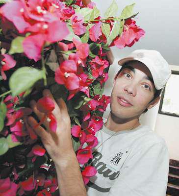 Gregory avec un beau bouquet de fleurs !!!!!!
